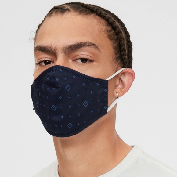 GAP Adult Contour Mask with Filter Pocket (3-Pack) - Picture 3 of 4